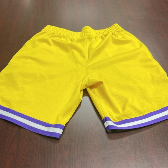 🕳Like New NBA Men's Los Angeles Lakers James 6 Short - Picture 4 of 5